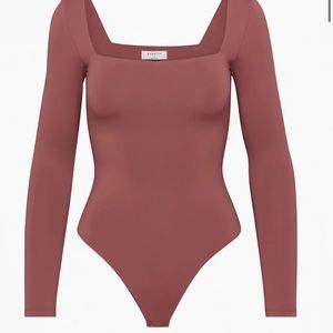 BNWT Aritzia Babaton Contour longsleeve bodysuit